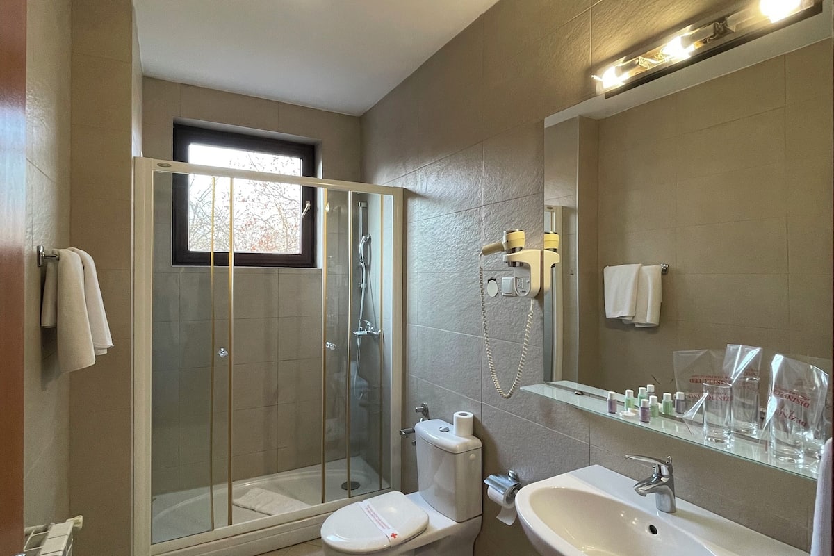 combined shower/bathtub, free toiletries, hair dryer, bathrobes