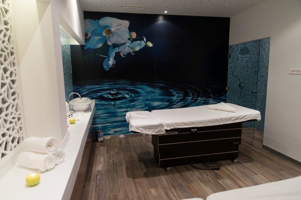 Sauna, hot tub, body treatments, hydrotherapy, aromatherapy, body scrubs