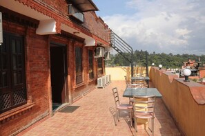 Outdoor dining - Shiva Shankar Hotel (Kathmandu)