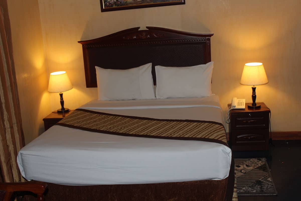 Single Room | Premium bedding, minibar, in-room safe, desk