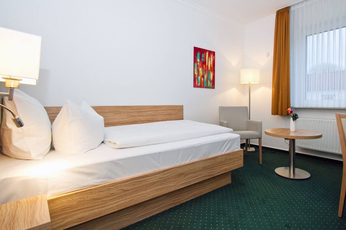 Single Room | 1 bedroom, desk, WiFi (free), individually decorated