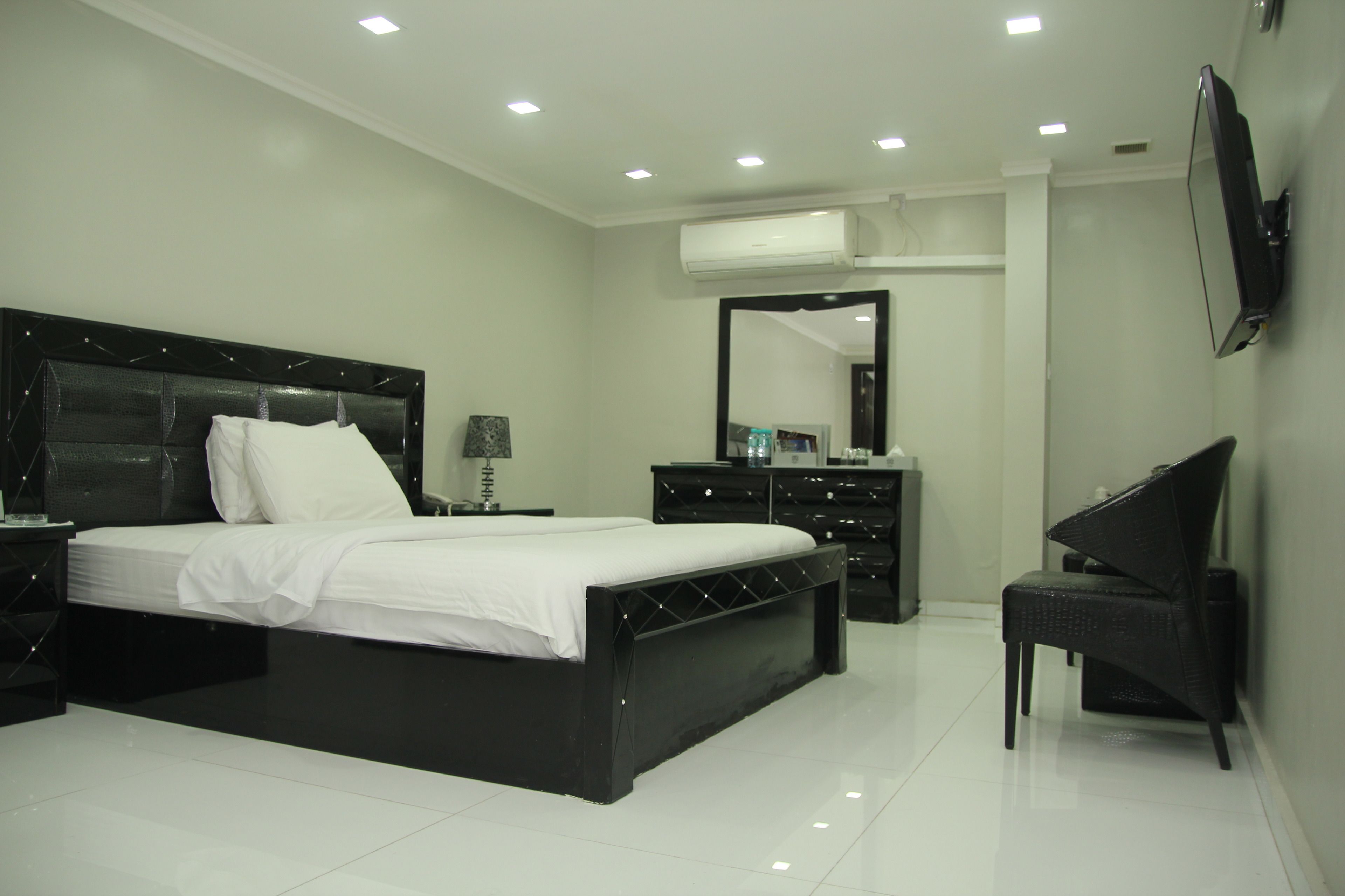 Habitación individual estándar | Minibar, caja fuerte, escritorio y sistema de insonorización