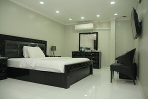 Minibar, coffres-forts dans les chambres, bureau, chambres insonorisées