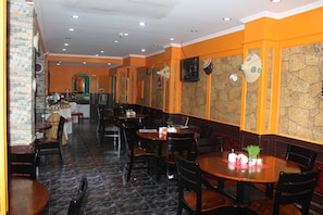 2 restaurants, lunch, dinner served; Chinese cuisine