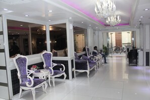 Lobby sitting area - White Fort Hotel (Dubai)