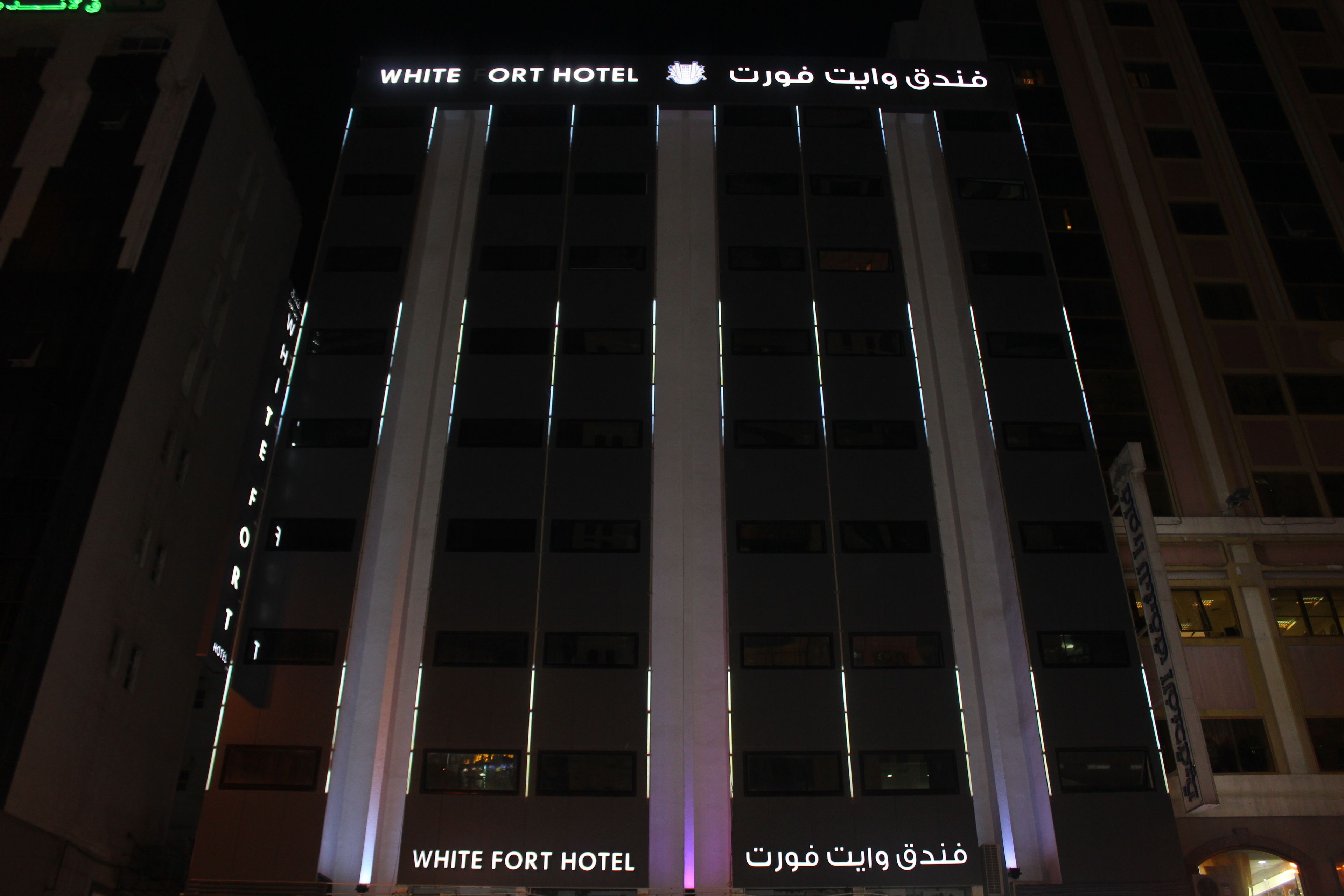 住宿正面 (夜晚)