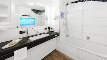Haartrockner, Fußbodenheizung (Badezimmer), Handtücher, Seife