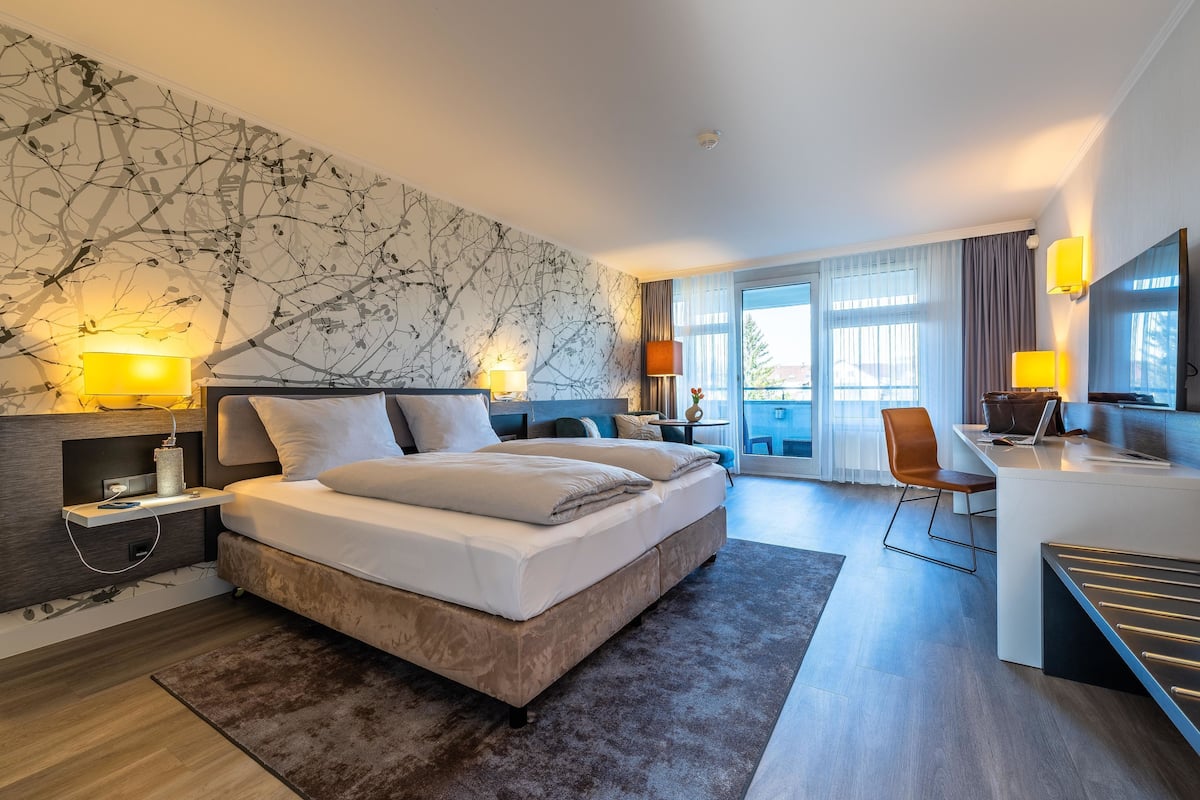 Standard Room | Hypo-allergenic bedding, in-room safe, desk, laptop workspace