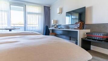 Hypo-allergenic bedding, in-room safe, desk, laptop workspace