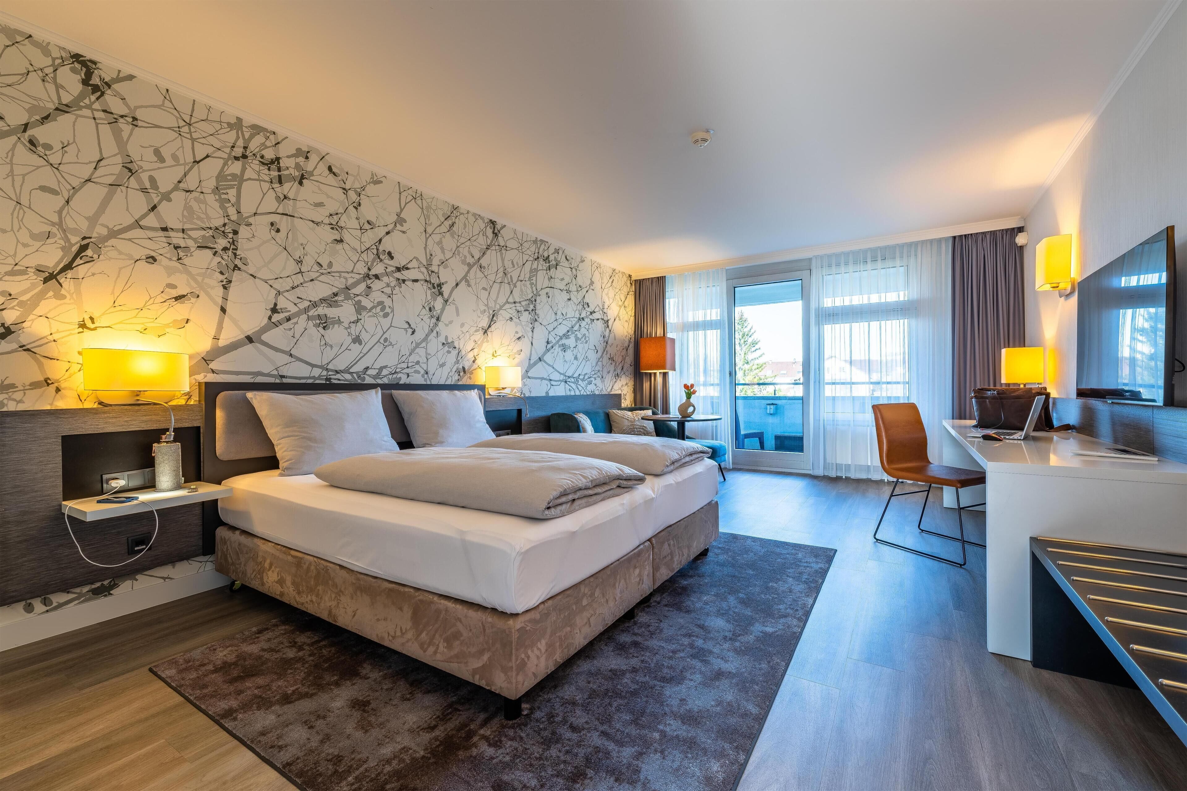 Standaard kamer | Hypoallergeen beddengoed, een kluis op de kamer, een bureau