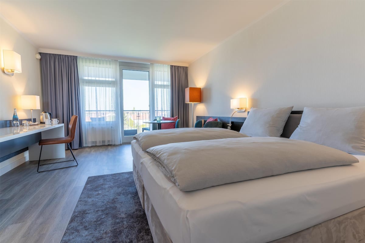 economy double room | 1 bedroom, hypo-allergenic bedding, in-room safe, desk