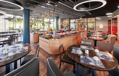 Daily buffet breakfast (EUR 19.00 per person)