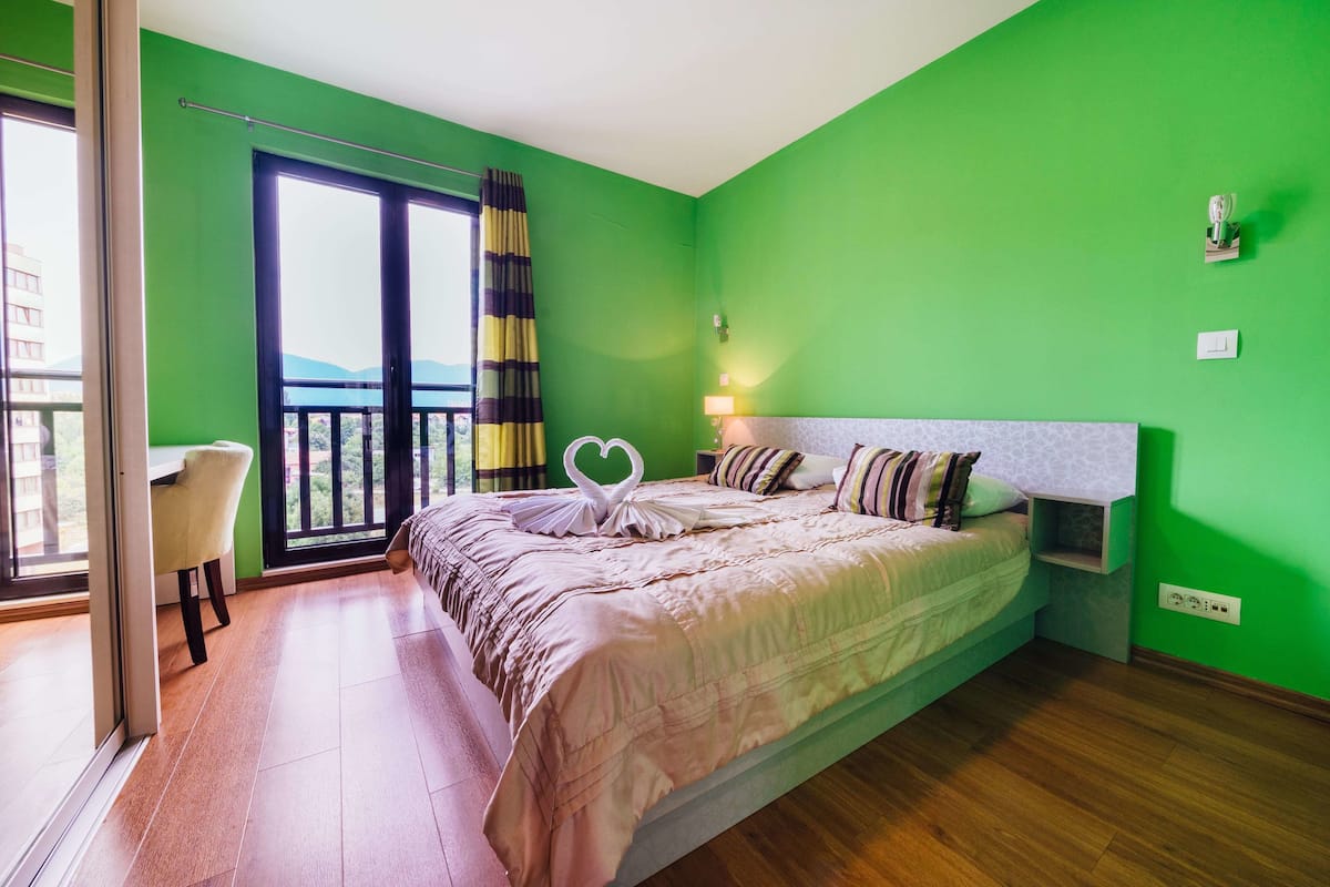 deluxe suite, 2 bedrooms | premium bedding, desk, free wifi, wheelchair access