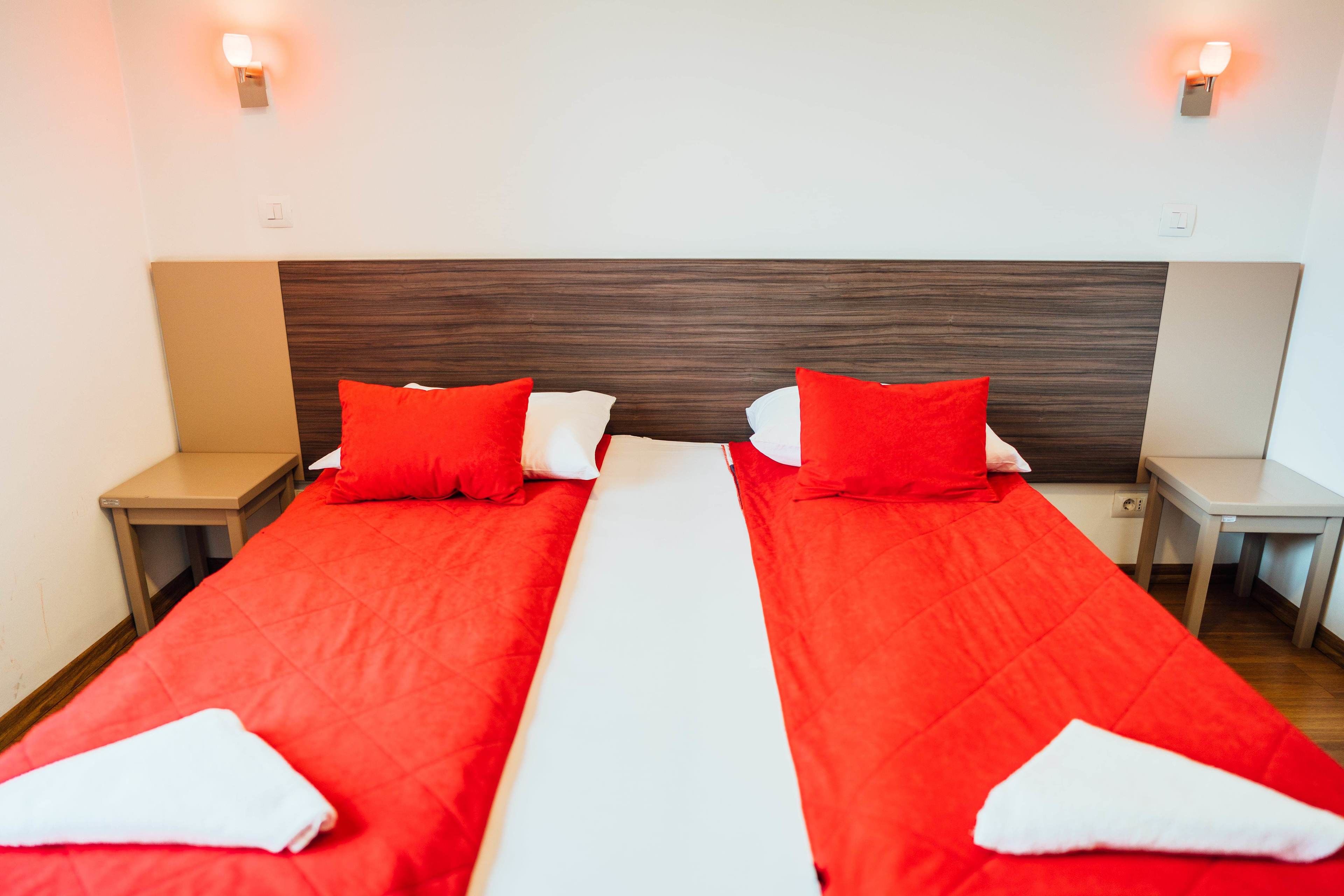 standard double room, 1 king bed | premium bedding, desk, free wifi, wheelchair access