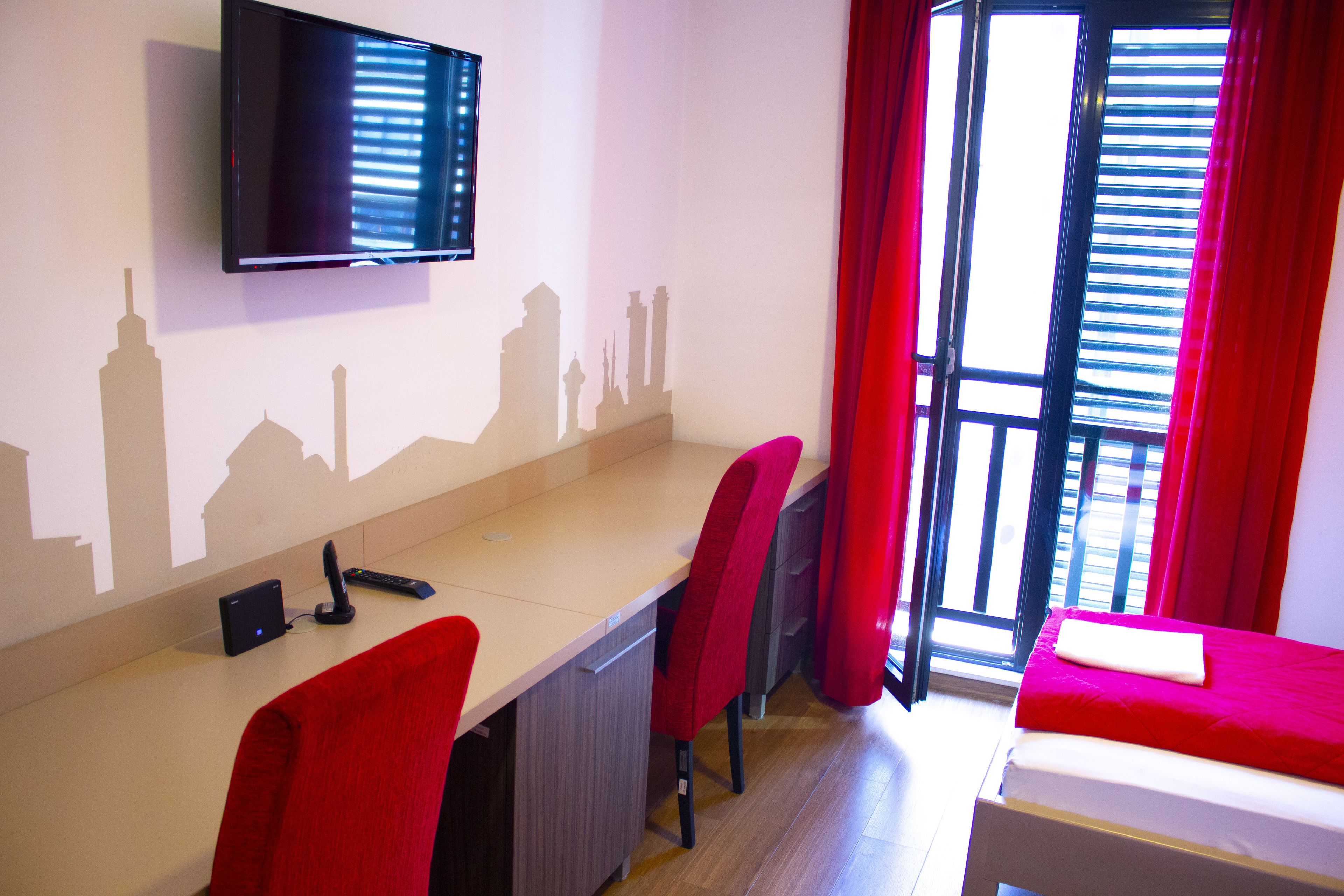 standard single room | living area | flat-screen tv