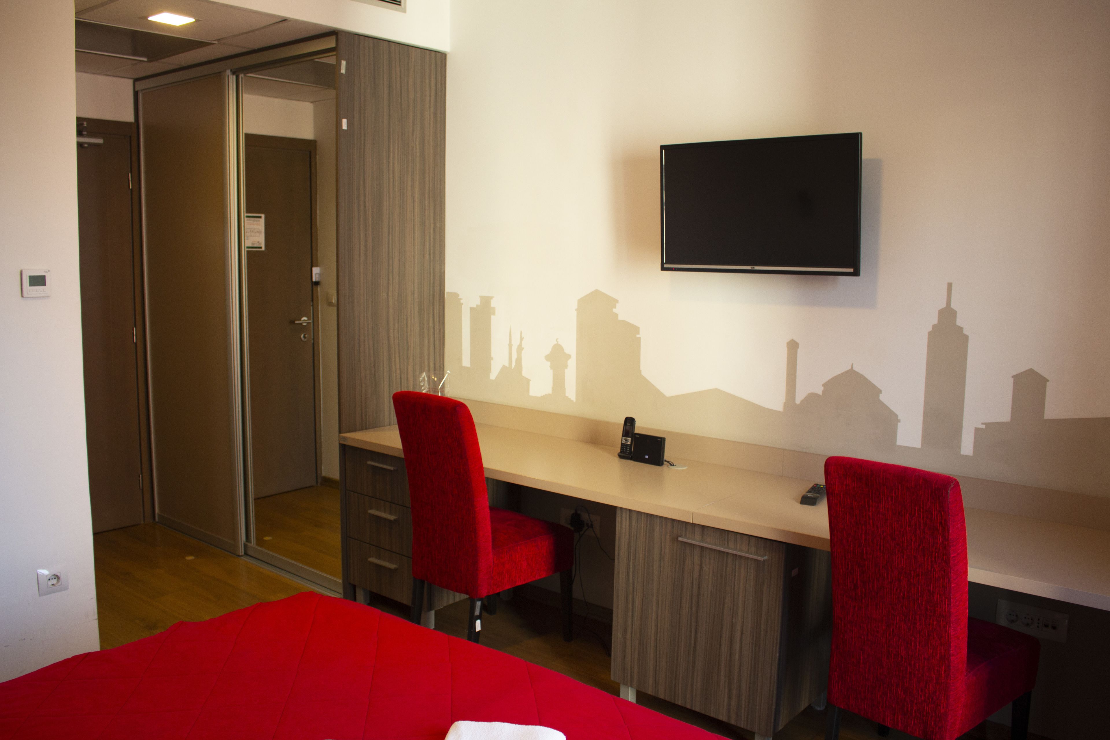 standard double room, 1 king bed | premium bedding, desk, free wifi, wheelchair access