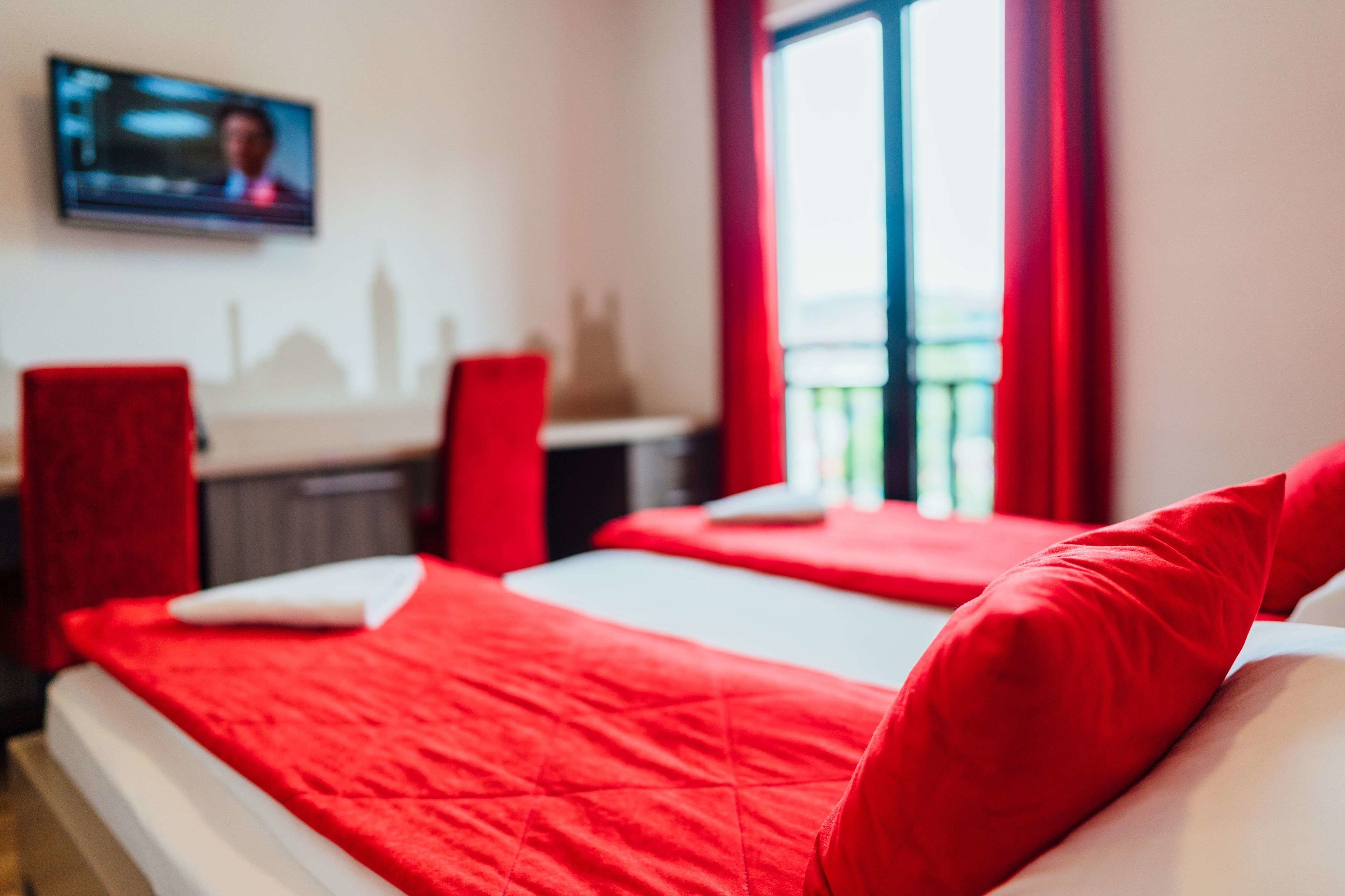 standard double room, 1 king bed | premium bedding, desk, free wifi, wheelchair access
