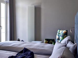 高級寢具、羽絨被、迷你吧、客房內保險箱