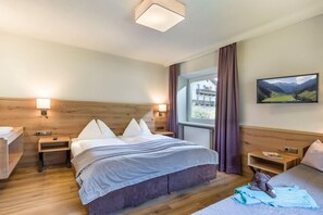 Hypo-allergenic bedding, in-room safe, individually furnished - Apartments Rosenhof  (Mayrhofen)