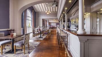 Café da manhã completo durante a semana (EUR 14.95 por pessoa)