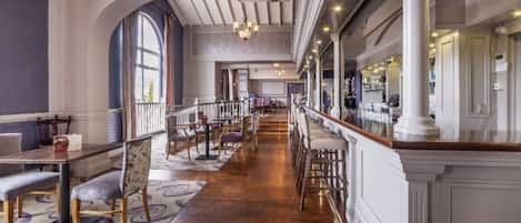 Full breakfast on weekdays (EUR 14.95 per person)