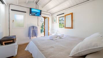 Chalet | Frette Italian sheets, hypo-allergenic bedding, down comforters