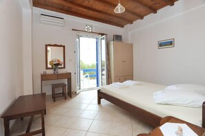 In-room safe, iron/ironing board, free WiFi, bed sheets - Nostos Beachfront Apartments & Studios (Tinos)