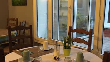 Daily buffet breakfast (EUR 9.00 per person)