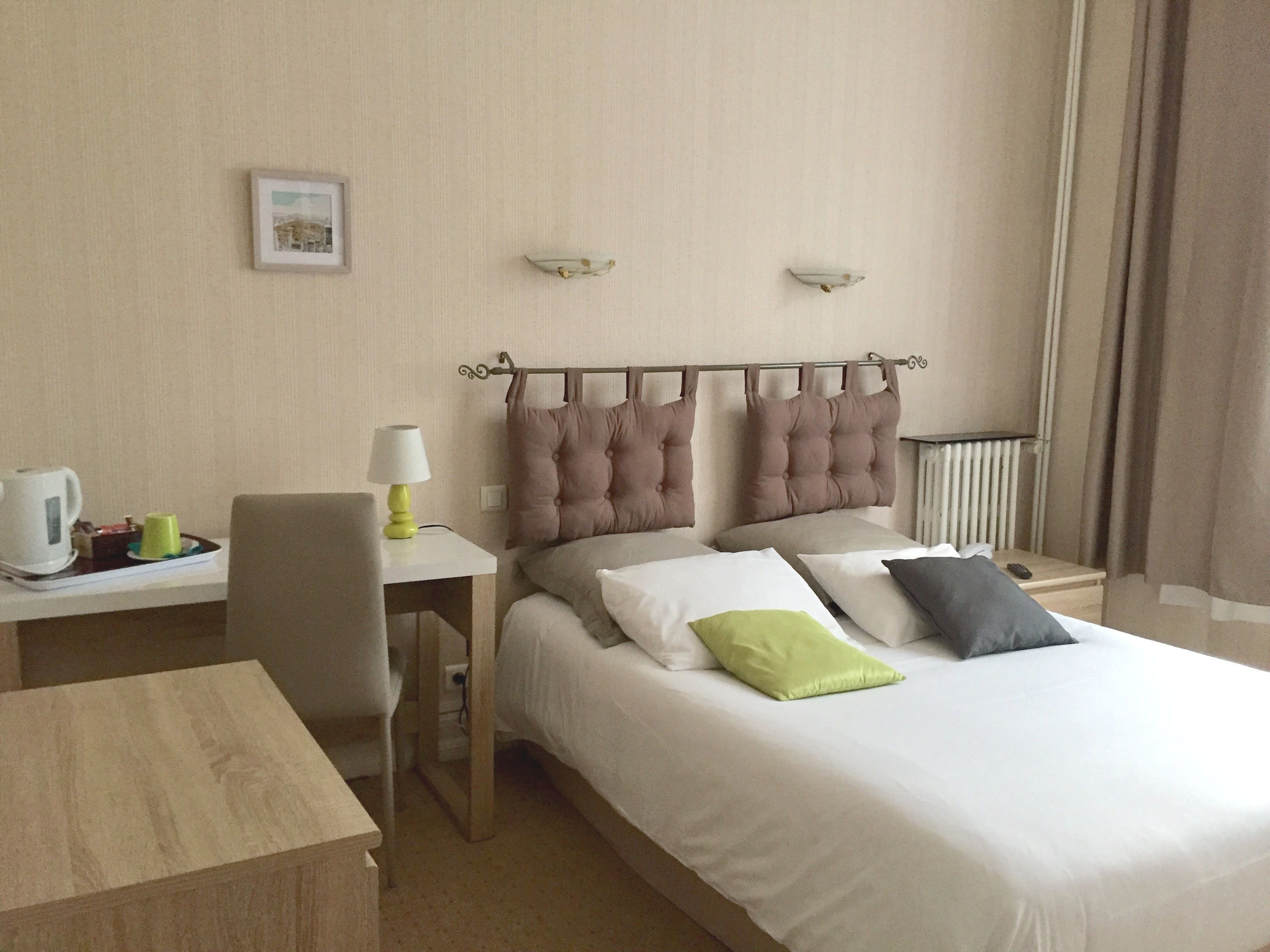 Bureau, chambres insonorisées, lits bébé (gratuits), Wi-Fi gratuit