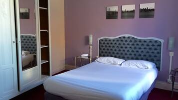 Comfort Room | Desk, soundproofing, free cots/infant beds, free WiFi