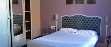 Comfort Room | Desk, soundproofing, free cots/infant beds, free WiFi