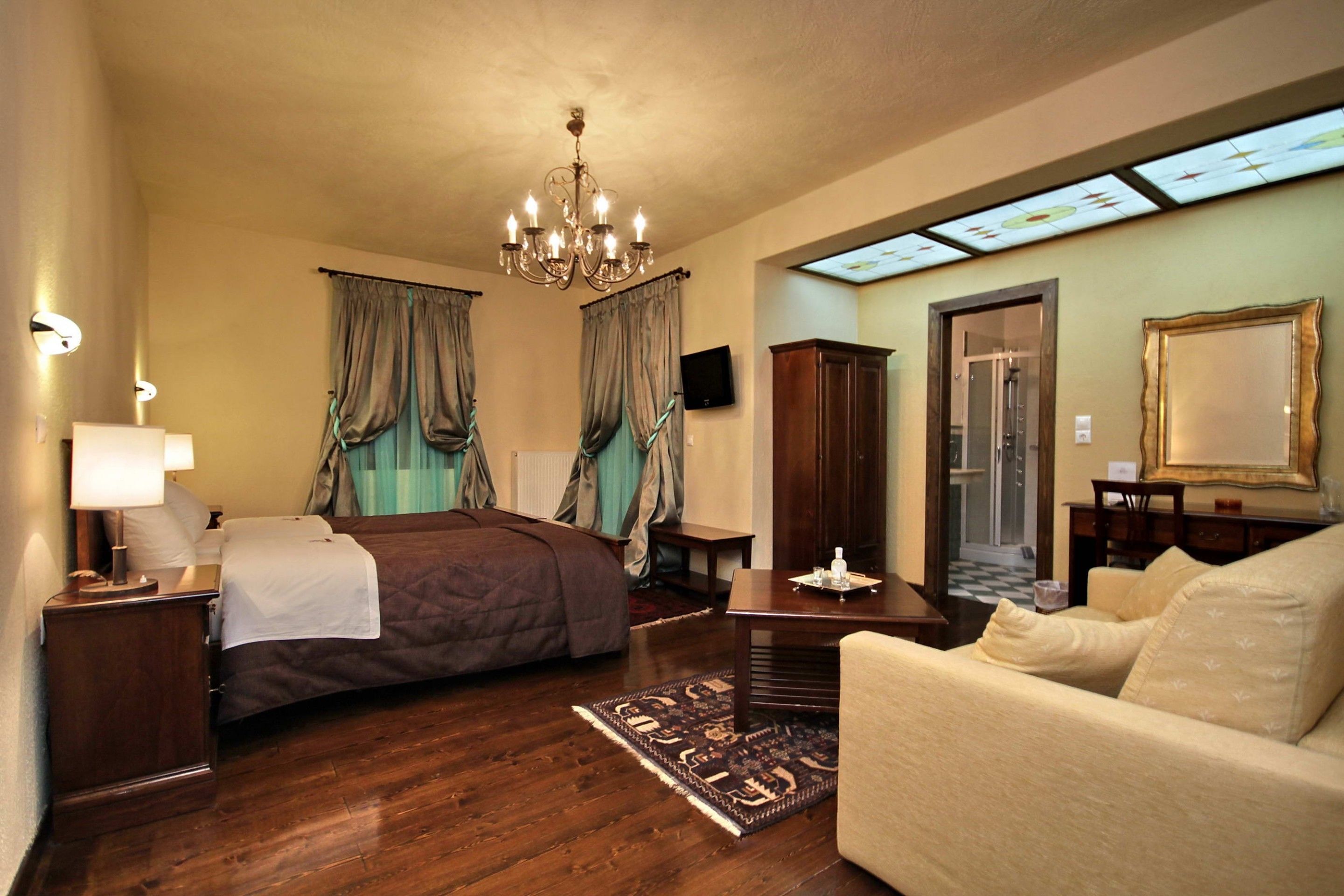 Junior Studio Suite | 1 bedroom, minibar, in-room safe, desk