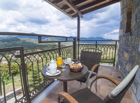 Vista a la montaña. Aiora Luxury Suites