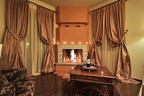 1 bedroom, minibar, in-room safe, desk - Aiora Luxury Suites (Gortynia)