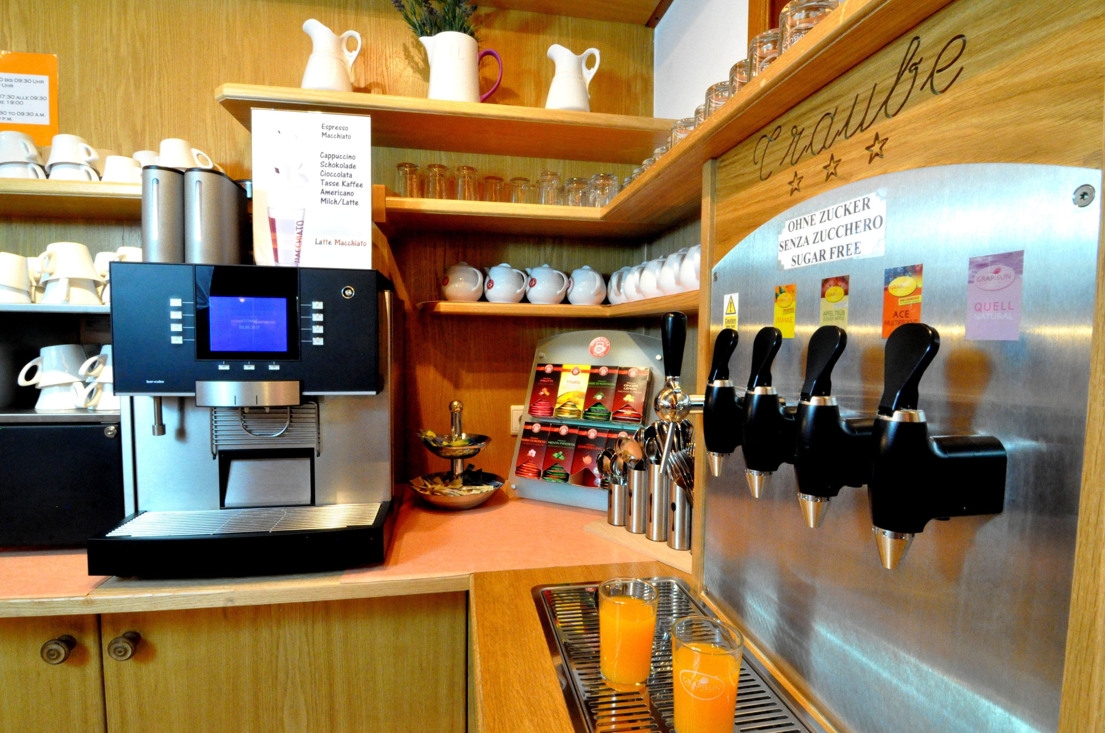 Petit déjeuner buffet (15 EUR par personne)