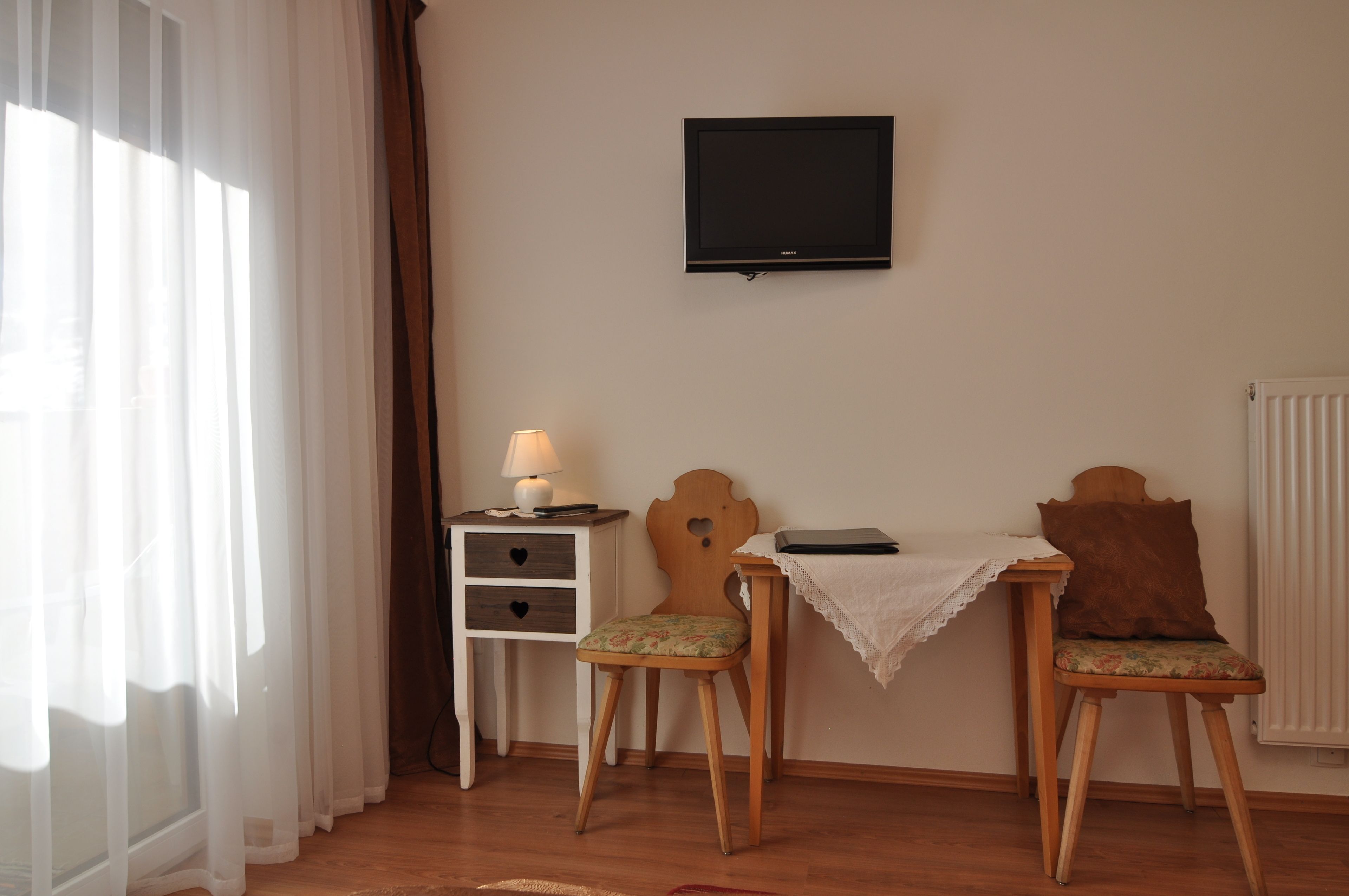 single room | room amenity