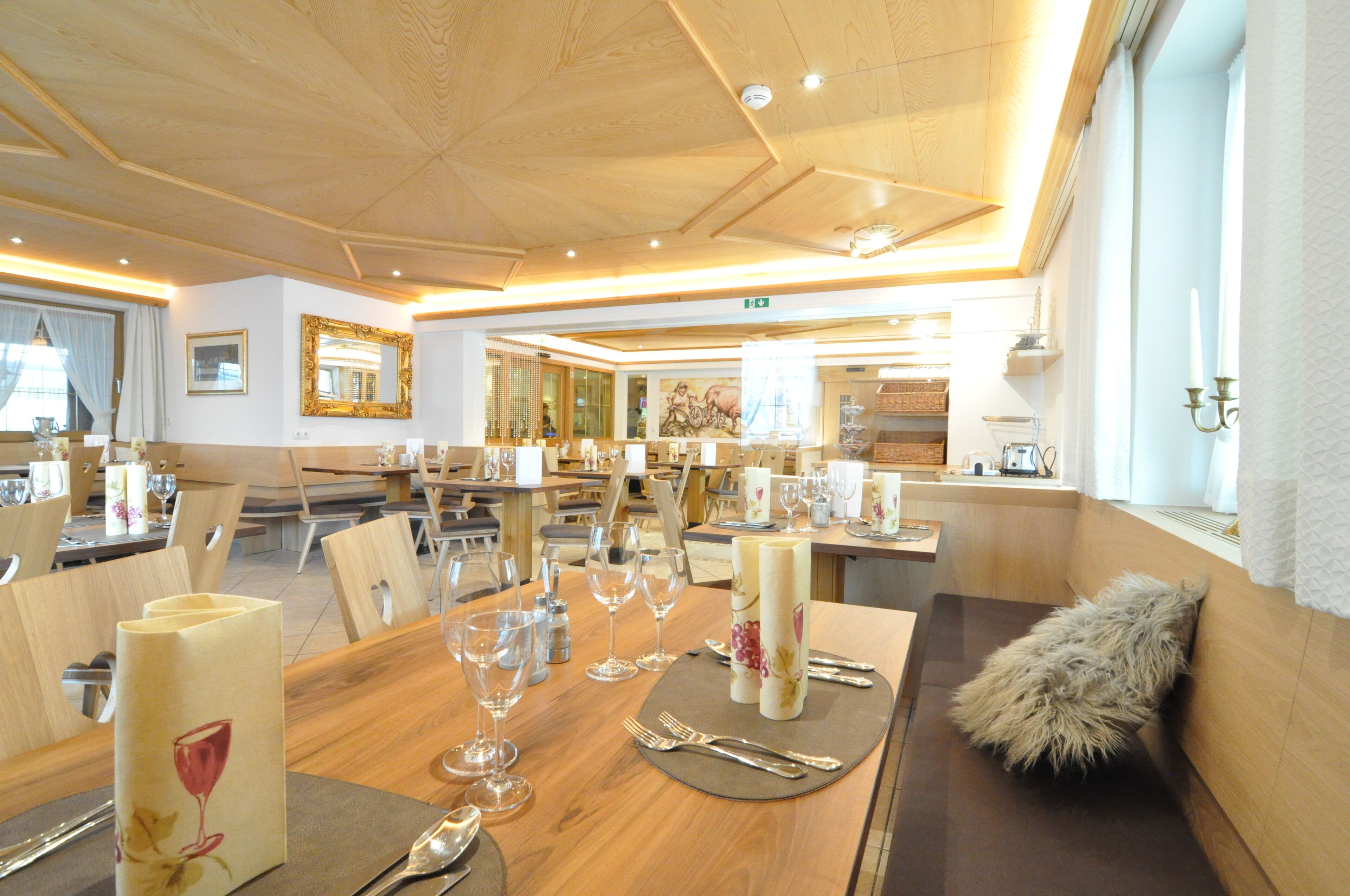 Breakfast and dinner served, local cuisine