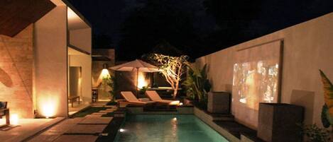 Outdoor pool, pool umbrellas