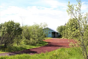 Desk, blackout drapes, free WiFi, bed sheets - Solheimar Eco-Village Guesthouse (Selfoss)