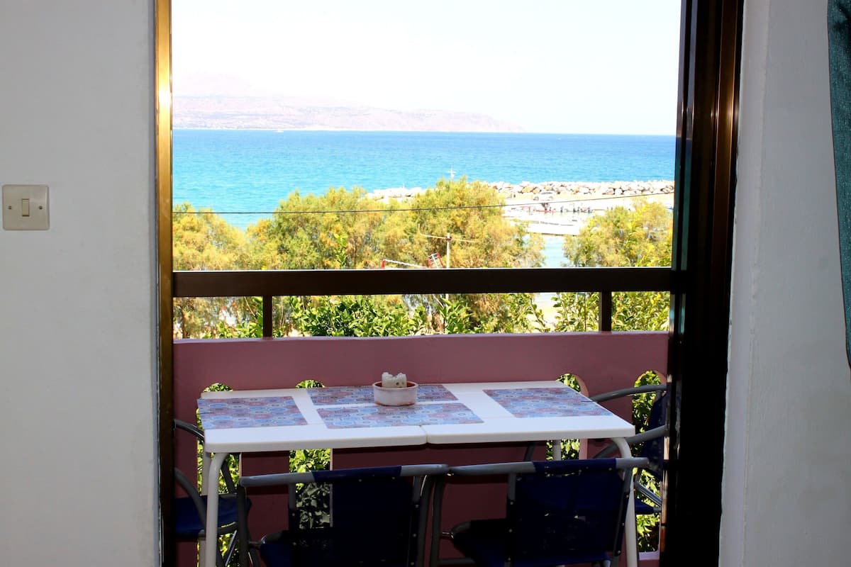 Apartment, 2 Bedrooms | Individually decorated, iron/ironing board, free cribs/infant beds