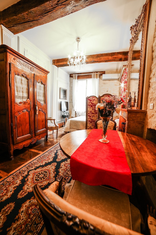 Le Petit Tertre by null