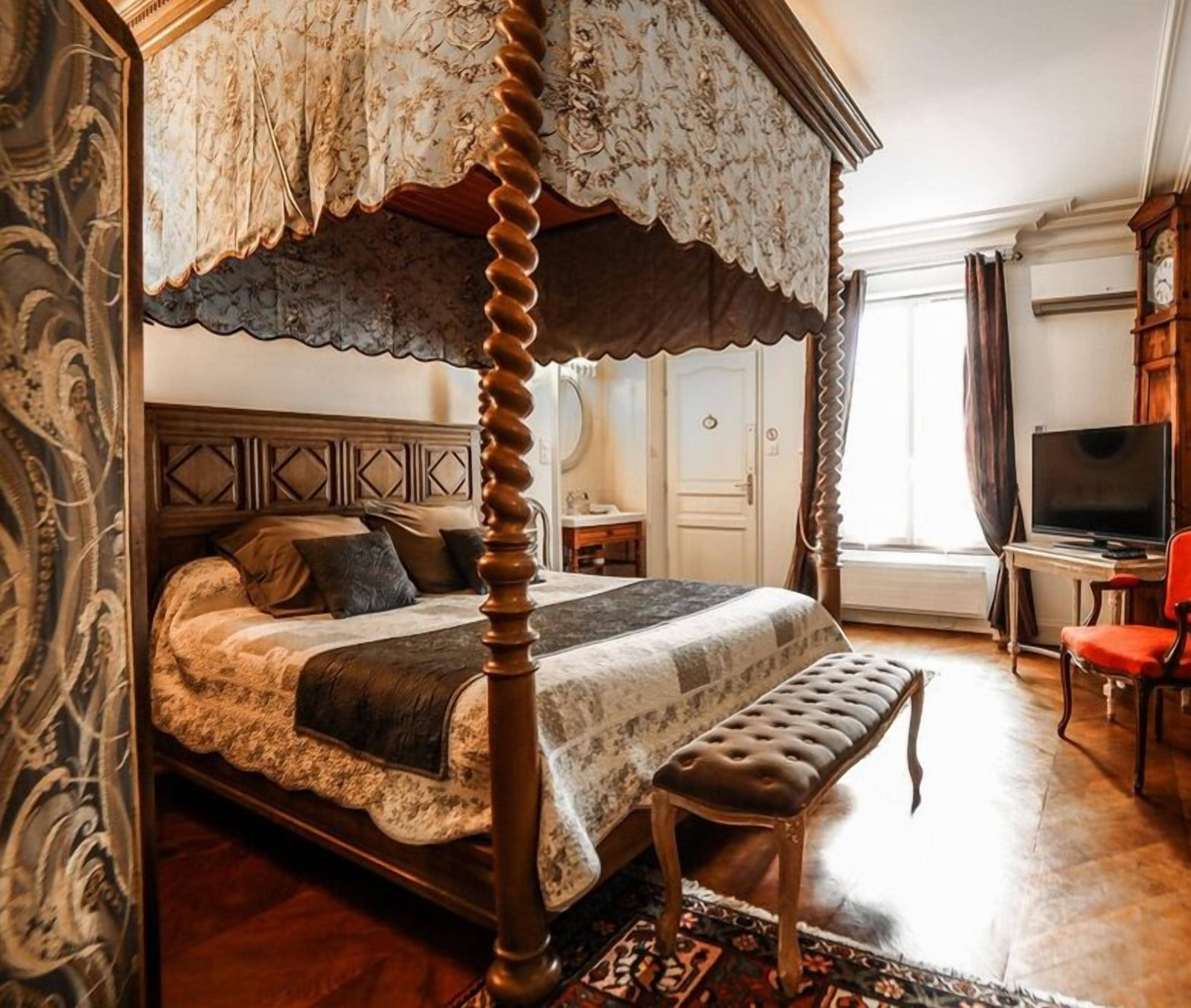 Luxury-Apartment, 1 Schlafzimmer, Blick auf den Innenhof | 1 Schlafzimmer, kostenloses WLAN, Bettwäsche