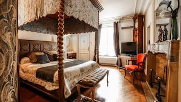 Luxury Apartment, 1 Bedroom, Courtyard View | 1 bedroom, free WiFi, bed sheets