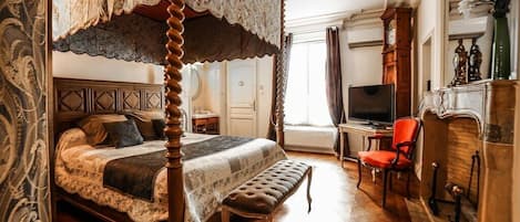 Luxury Apartment, 1 Bedroom, Courtyard View