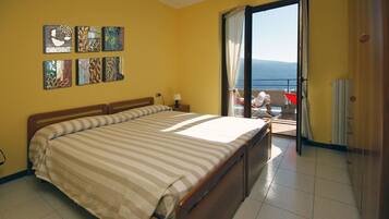 Double Room, Lake View | In-room safe, desk, free WiFi