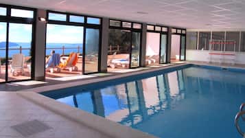 Indoor pool, seasonal outdoor pool, pool loungers