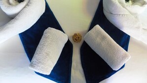 A towel arrangement on a bed with a blue and white color scheme. - Riad Belle Essaouira (Essaouira)