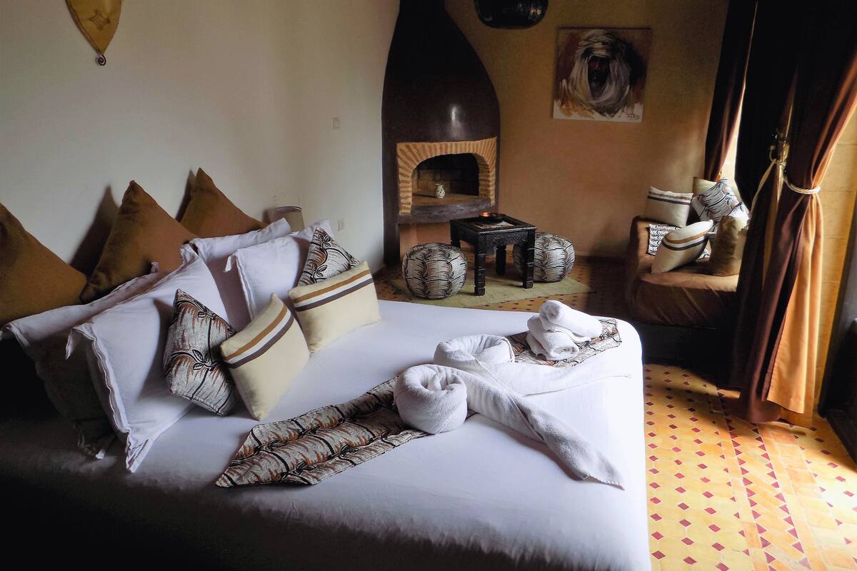 Deluxe Suite, Fireplace, City View (Sahara)