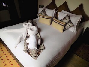 Deluxe Suite, Fireplace, City View (Sahara)