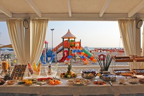 Bao gồm bữa sáng buffet hàng ngày 